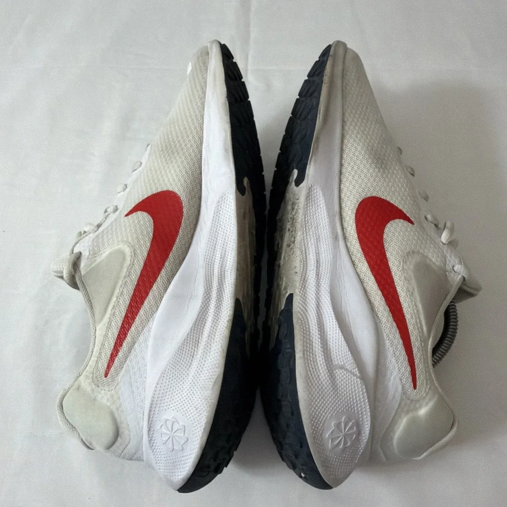 Nike Revolution 7 White University Red Size 10.5 Men FB2207-101 Gym CrossFit Run